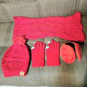 URATOT Knitted Beanie Hat, Scarf, Touchscreen Gloves & Winter Ear Warmer